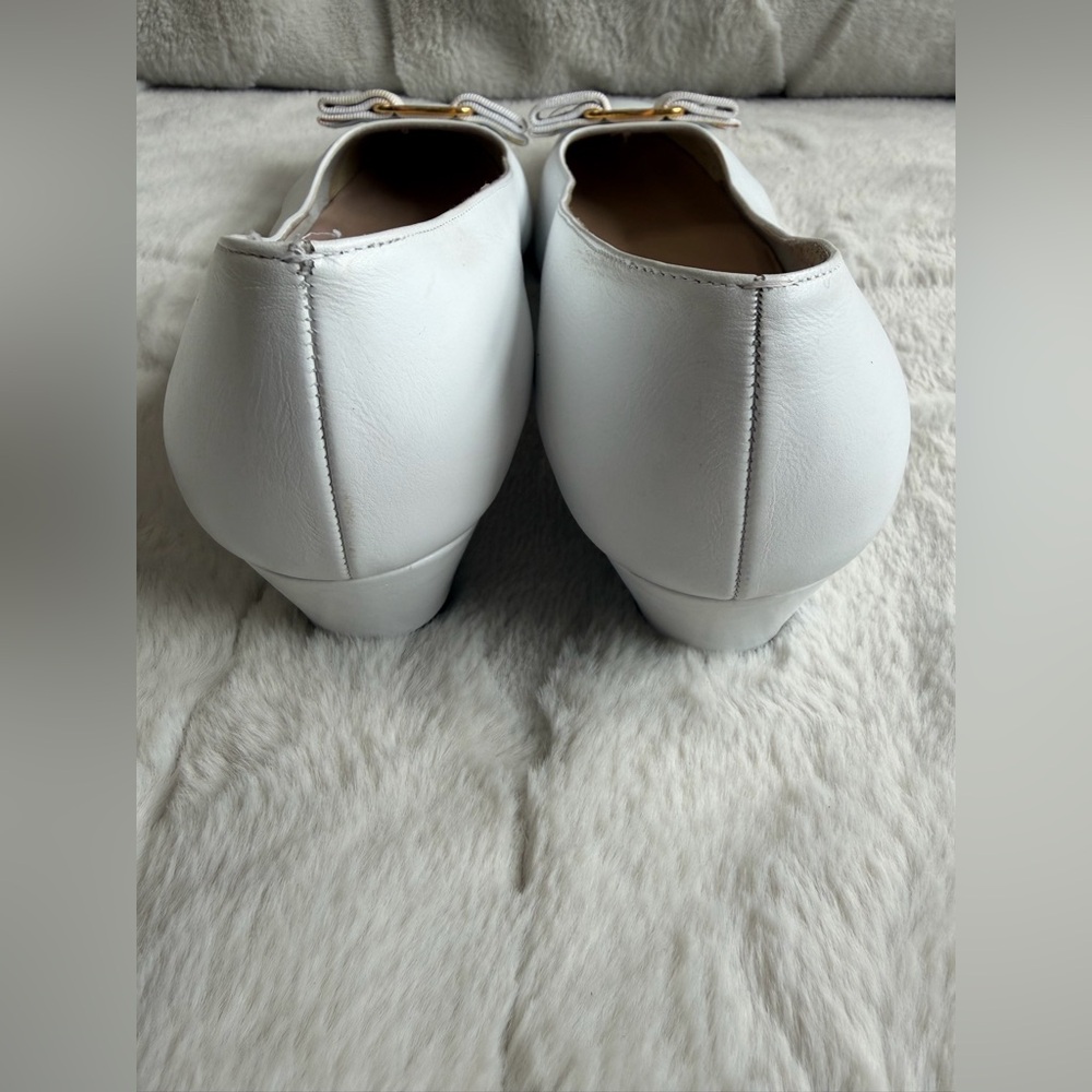 $895 Ferragamo Vara Bow White Leather Low Pumps 8.5 - Picture 5 of 8